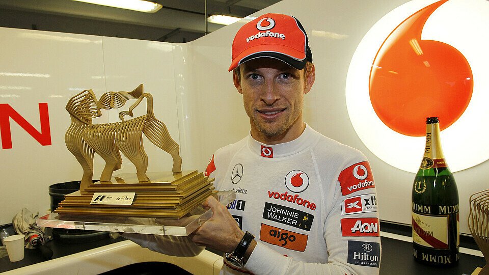 Jenson Button brachte den nächsten Pokal für Ron Dennis ins Trockene, Foto: McLaren