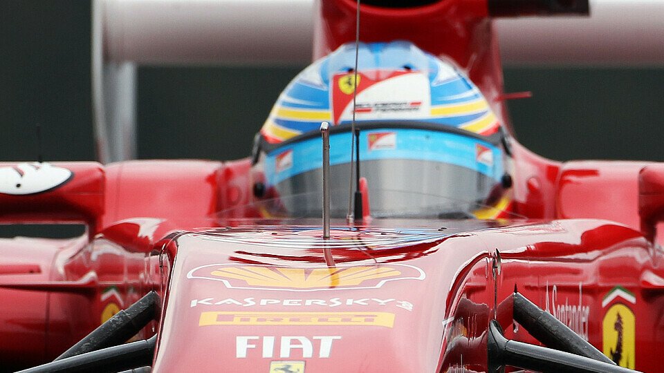 Fernando Alonso hatte zum Schluss keine Chance gegen Jenson Button, Foto: Sutton