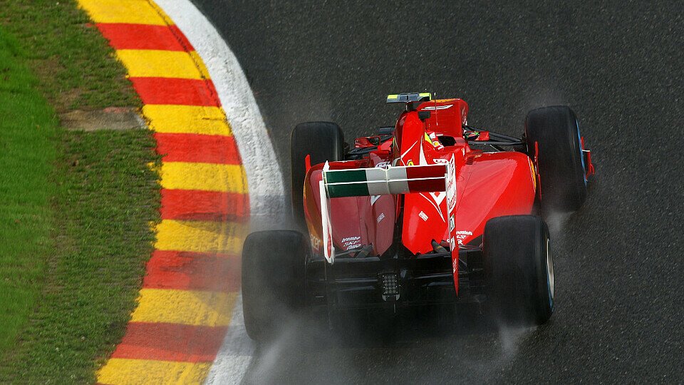 Ferrari wurde die Arbeit durch das Wetter nicht erleichtert, Foto: Sutton Ferrari wurde die Arbeit durch das Wetter nicht erleichtert, Foto: Sutton