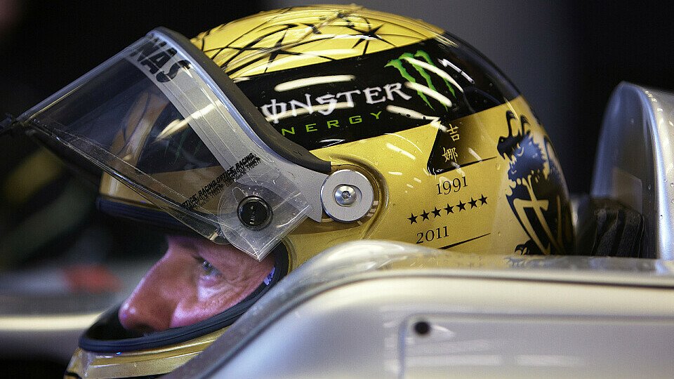 Michael Schumacher war nicht vom Glück verfolgt, Foto: Mercedes GP