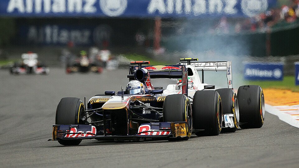 Der Spa-Unfall von Sebastien Buemi und Sergio Perez beschäftigt auch in Monza die Formel 1, Foto: Sutton