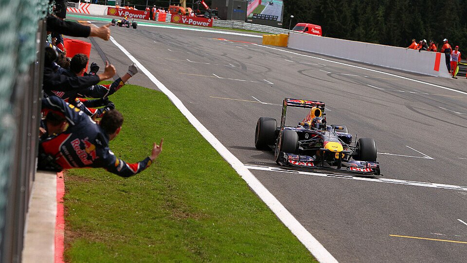 Die Zeit tickt - wann macht Sebastian Vettel den Titel klar?, Foto: Pirelli
