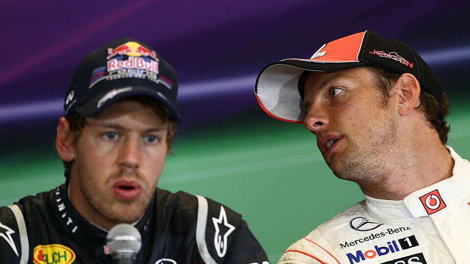 Bei Sebastian Vettel schaut die Konkurrenz von McLaren immer ganz genau hin - gerne würde man die Titelverteidigung des Deutschen noch gefährden, Foto: Sutton