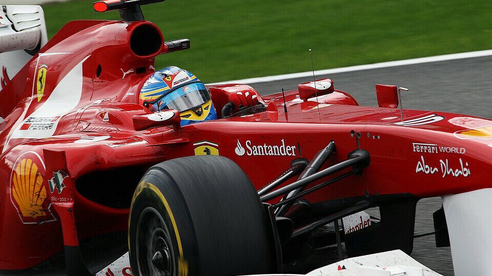 Fernando Alonso tat sich in Spa schwer mit den Medium-Reifen, Foto: Sutton