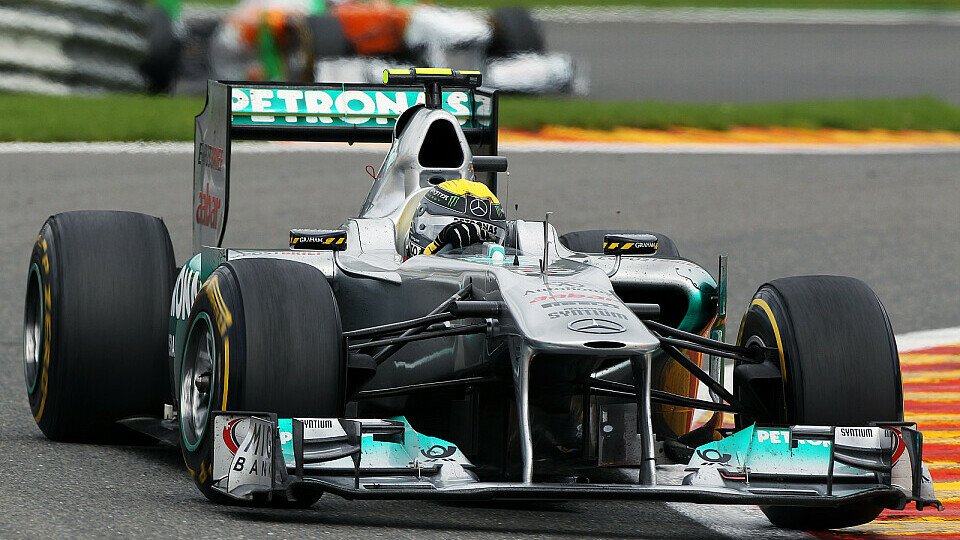 Bei Mercedes steht das Abtriebs-Niveau für Monza noch nicht fest, Foto: Sutton Bei Mercedes steht das Abtriebs-Niveau für Monza noch nicht fest, Foto: Sutton