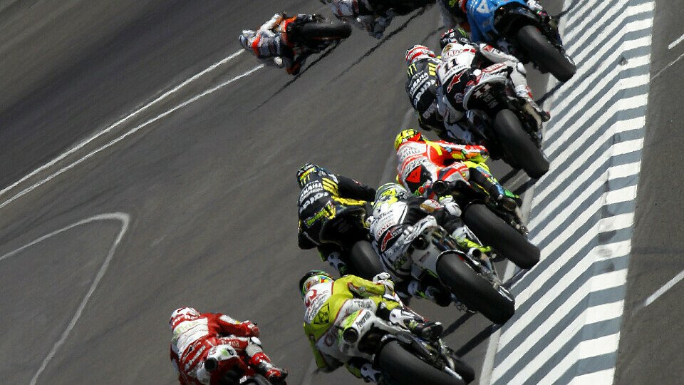 Das MotoGP-Feld auf der Strecke von Indianapolis, Foto: Milagro