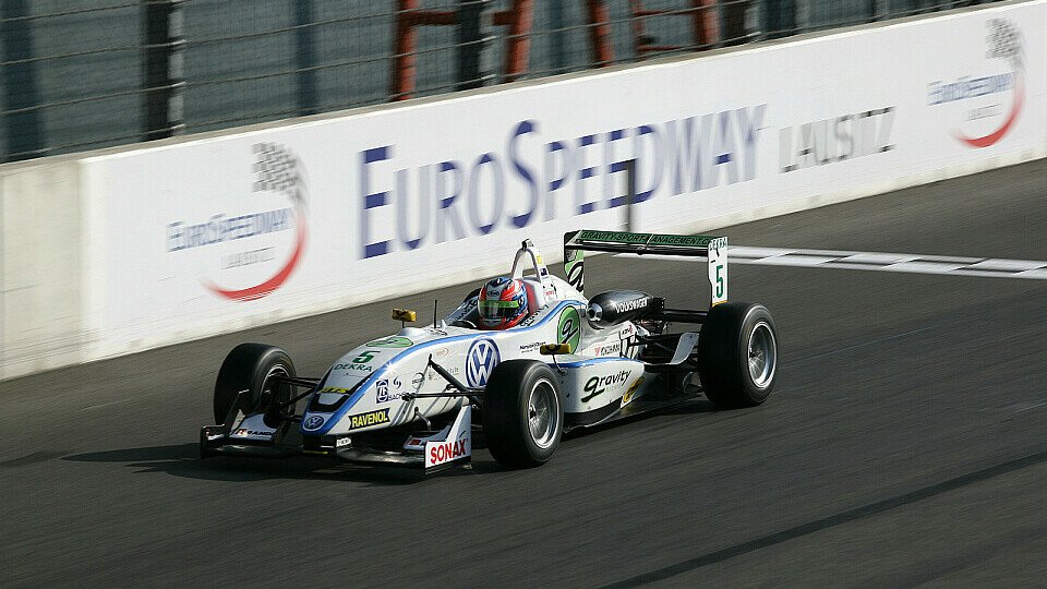 Richie Stanaway steht am Eurospeedway erneut auf Pole, Foto: Formel 3 Cup