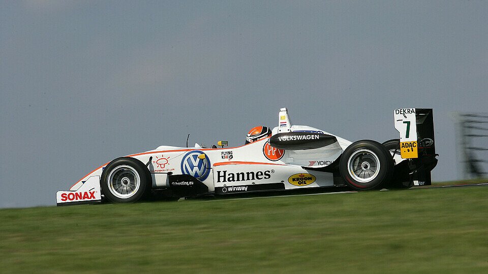 Hannes van Asseldonk schnappte Richie Stanaway die Pole Position weg, Foto: Formel 3 Cup