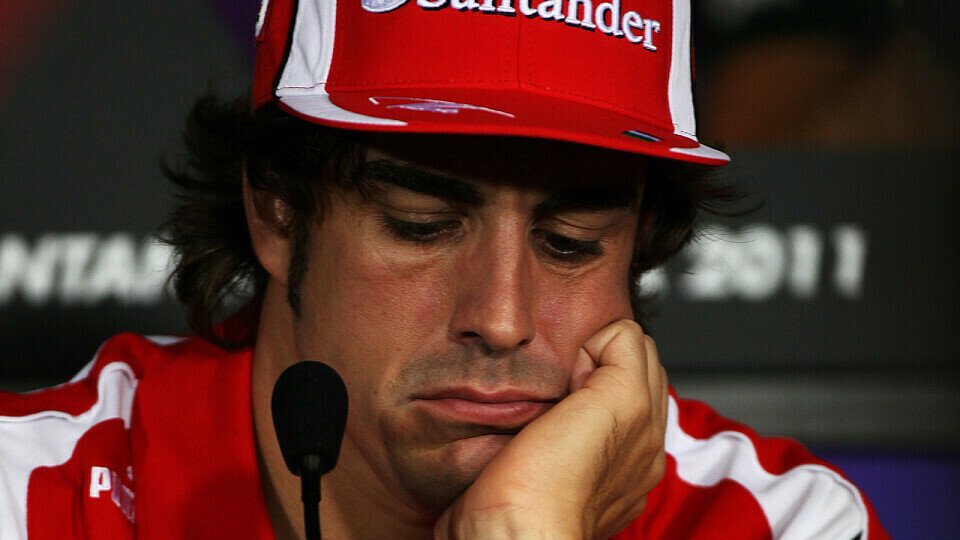 Fernando Alonso behält die Füße auf dem Boden, Foto: Sutton