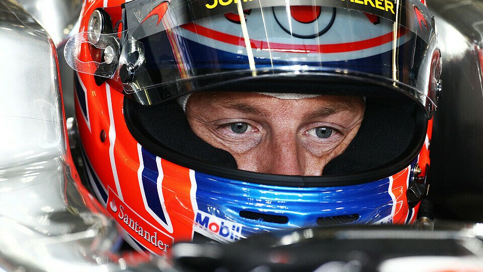 Geht es nach McLaren-Teamchef Martin Whitmarsh soll Jenson Button den Helm bis ans Ende seiner Karriere nur noch für sein Team aufsetzen, Foto: Sutton