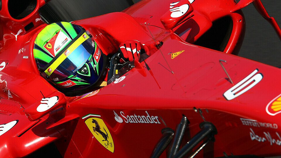 Felipe Massa freut sich, den Menschen in Japan ein Lächeln auf die Lippen zu zaubern, Foto: Sutton