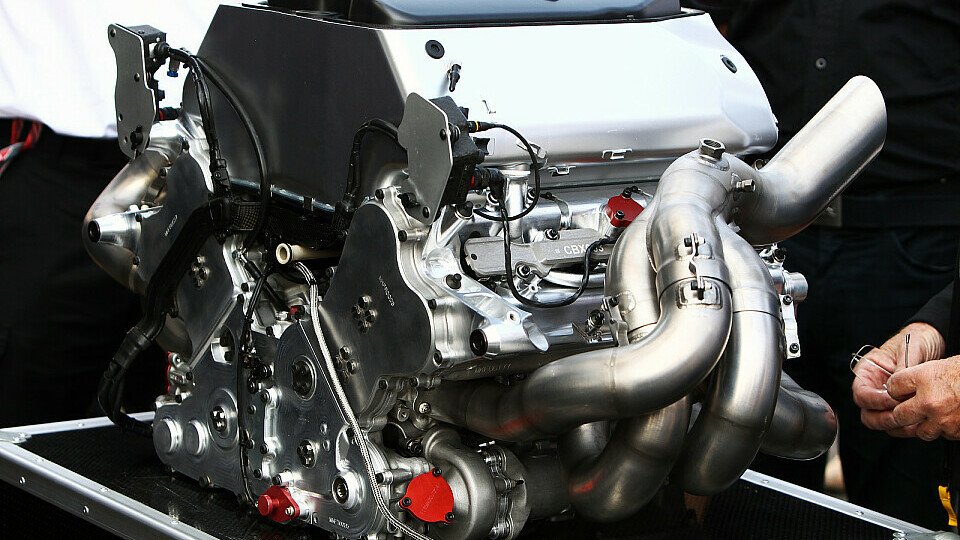 Der Renault-Motor schlägt im RB7, Foto: Sutton