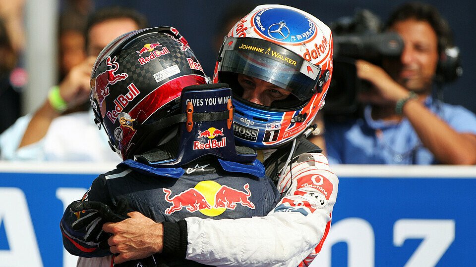 Sebastian Vettel ist in Sachen Titelverteidigung durch - für Jenson Button ist das jedoch kein Grund zur Aufgabe, Foto: Sutton
