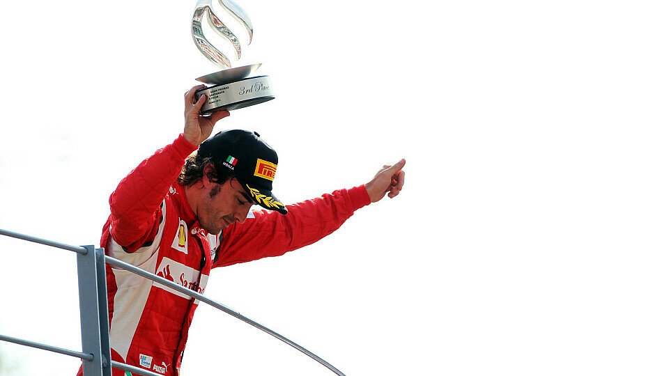 Immerhin konnte Fernando Alonso beim Heimspiel vor den Tifosi eine Trophäe abstauben - mit P3 war der Spanier vollends zufrieden, Foto: Sutton