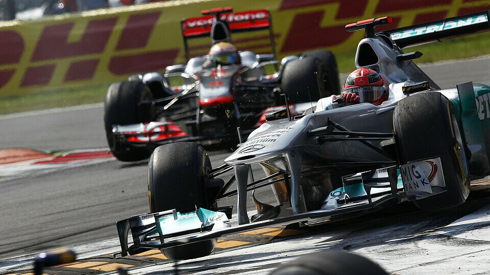 Hold the line, please - Michael Schumacher gegen Lewis Hamilton, Foto: Mercedes