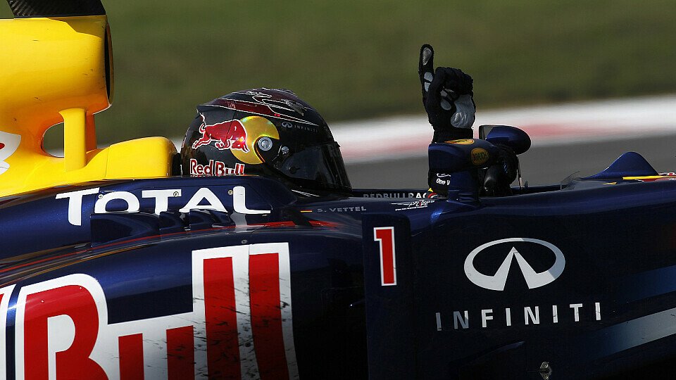 Acht Siege - acht Vettel-Finger. Ein Fingerzeig in Richtung Konkurrenz, Foto: Pirelli