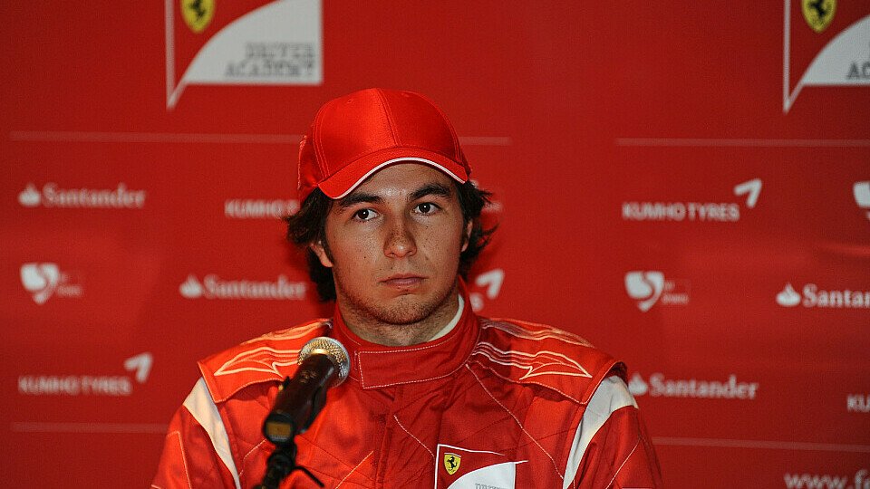 Sergio Perez' Blick geht in Richtung Ferrari, Foto: Ferrari