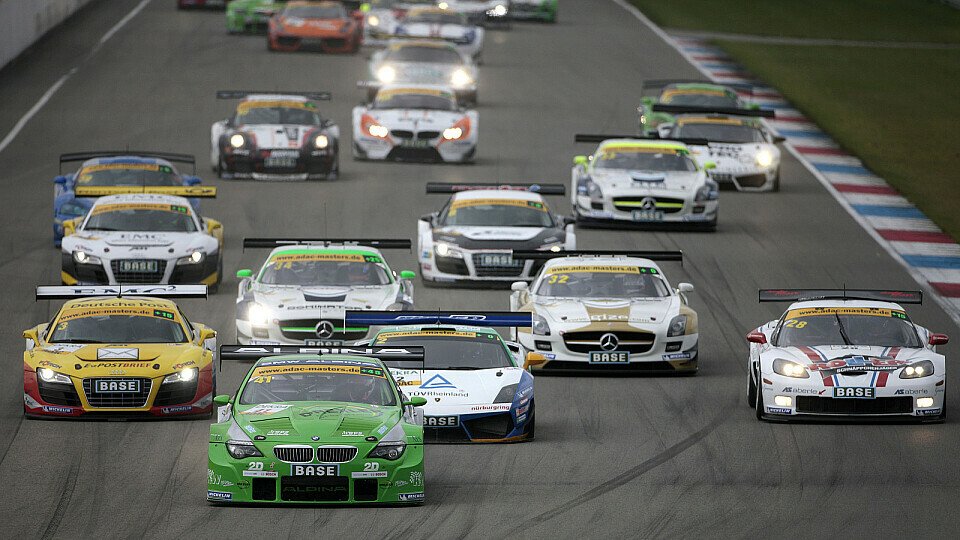 Großes Starterfeld: 2012 treten 44 Supersportwagen an, Foto: GT Masters