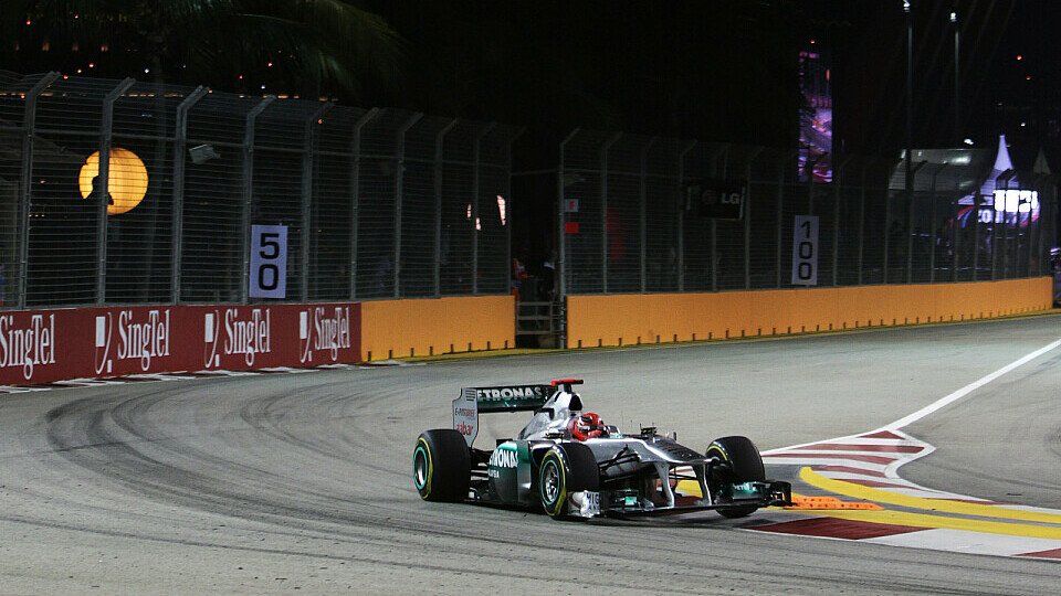Michael Schumacher hofft auf einen Reifen-Vorteil im Rennen, Foto: Sutton
