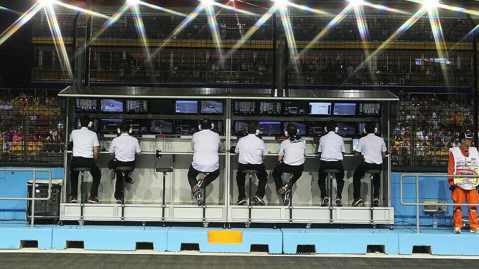 Im Rampenlicht und irgendwie doch nicht: Die Strategen an den Kommandoständen der F1-Teams agieren zumeist im Hintergrund, Foto: Sutton