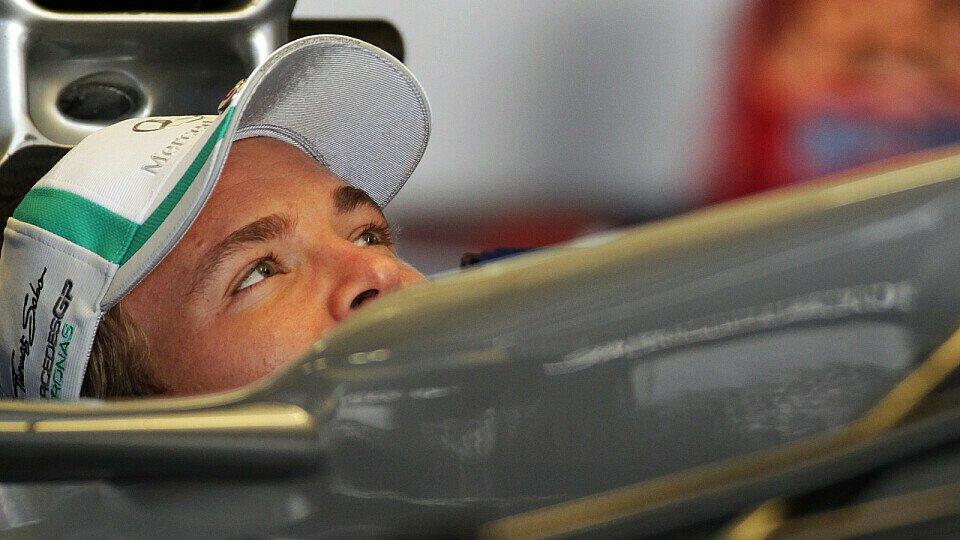 Nico Rosberg hat reichlich Freude am Üben im Simulator, Foto: Sutton