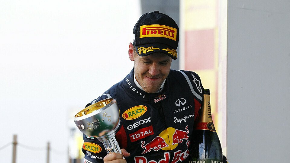 Sebastian Vettel fühlt sich durch den Vergleich mit Michael Schumacher geehrt, Foto: Pirelli