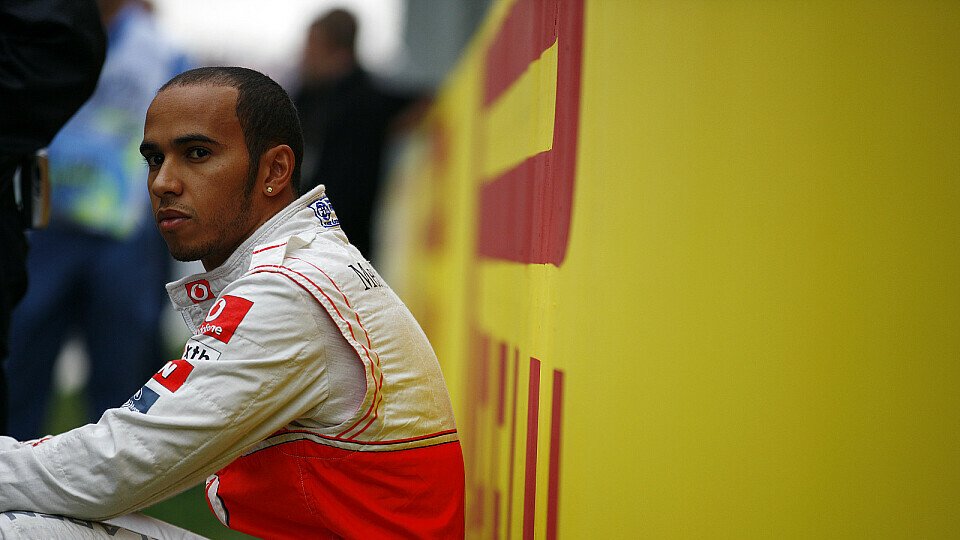 Lewis Hamilton denkt vor allem an die Familien der Verstorbenen, Foto: Pirelli