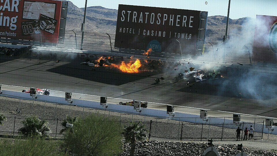 Dan Wheldons brennendes Wrack in Las Vegas, Foto: Sutton