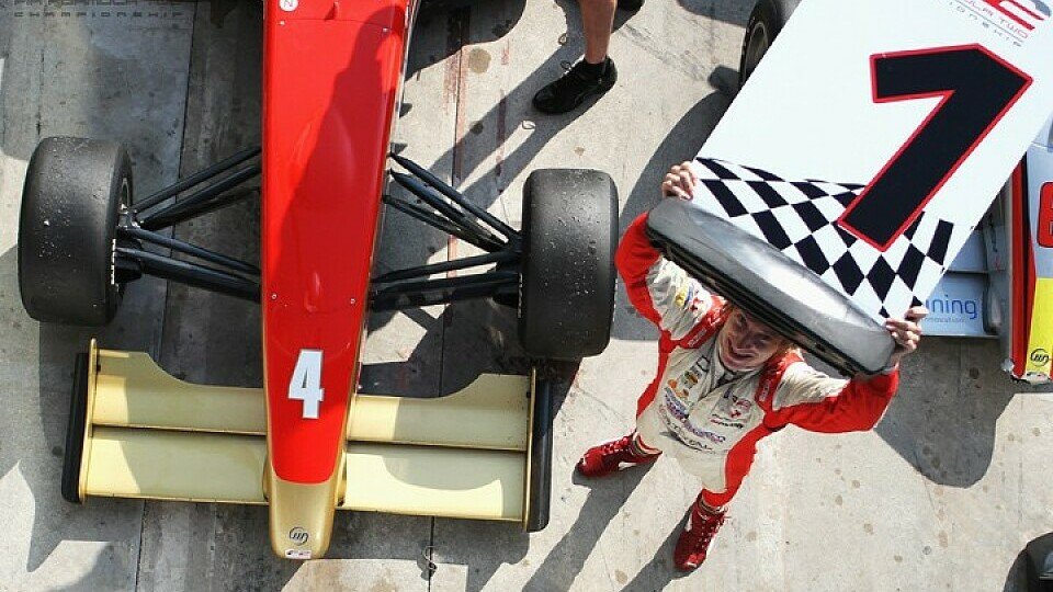 Die 1 bleibt ihm treu - auch in Barcelona konnte sich Mirko Bortolotti den ersten Startplatz sichern, Foto: Formula Two