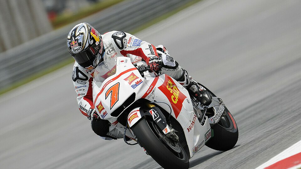Hiroshi Aoyama fühlte sich in Malaysia schon am Freitag sehr wohl auf seinem Arbeitgerät, Foto: Bridgestone Hiroshi Aoyama fühlte sich in Malaysia schon am Freitag sehr wohl auf seinem Arbeitgerät, Foto: Bridgestone