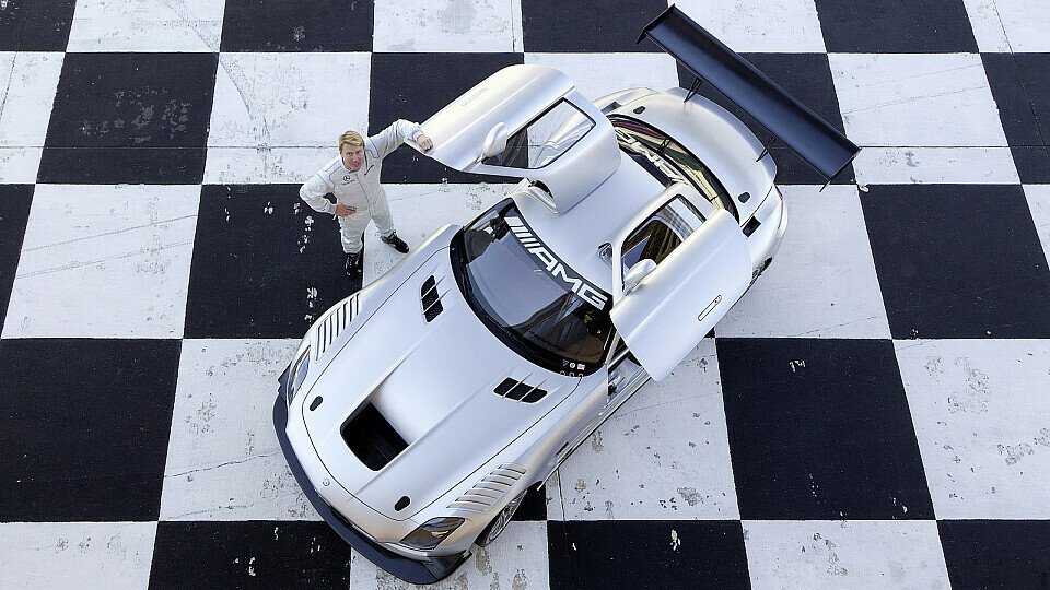 Selbst in den SLS GT3 darf man einsteigen, Foto: Mercedes-Benz