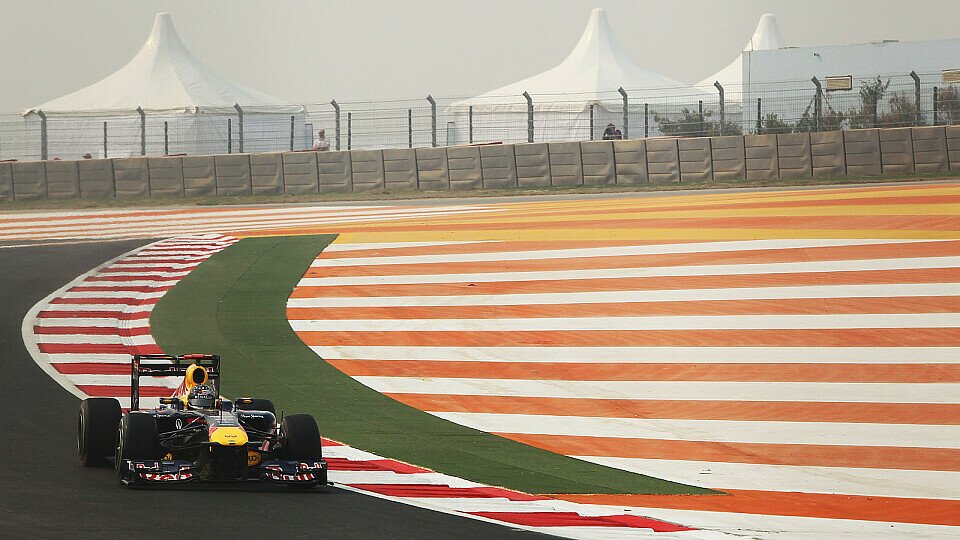 Hold the line, please - Sebastian Vettel warnt vor dem Staub, Foto: Sutton