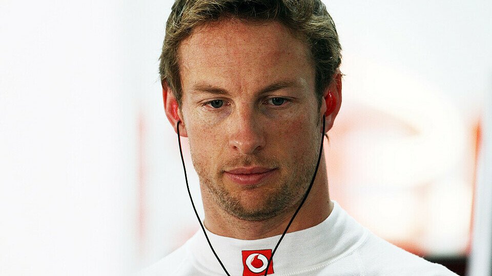 Jenson Button hat von den ständigen Fragen über seinen Teamkollegen Lewis Hamilton genug, Foto: Sutton