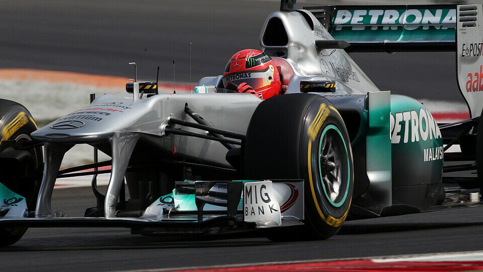 Michael Schumacher klagte beim Qualifying über Vibrationen am Auto, Foto: Sutton