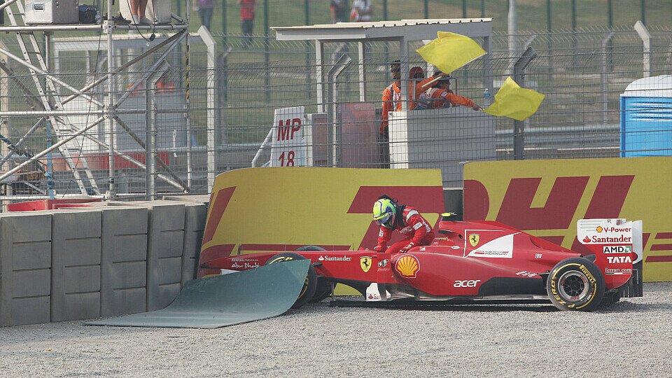 Felipe Massa flog mit gebrochener Aufhängung ab, Foto: Sutton