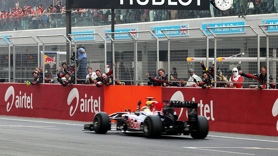 Sebastian Vettel hätte nach Helmut Markos Geschmack am Ende etwas langsamer machen können, Foto: Sutton