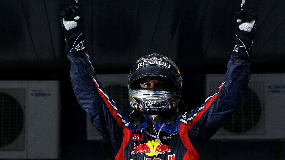 Flavio Briatore ist davon überzeugt, dass Vettel auch 2012 mit Red Bull Weltmeister wird, Foto: Pirelli