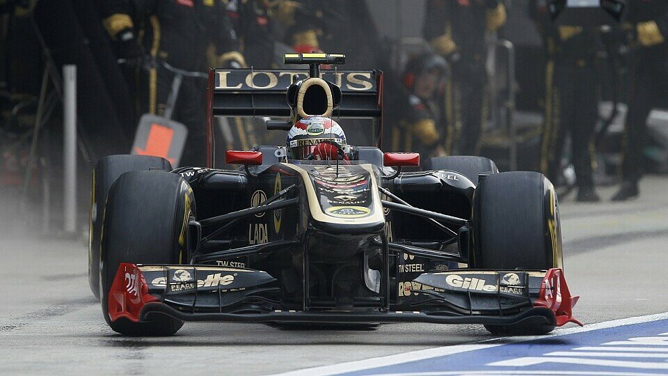 Vitaly Petrov fehlen Abtrieb und Traktion, Foto: Lotus Renault