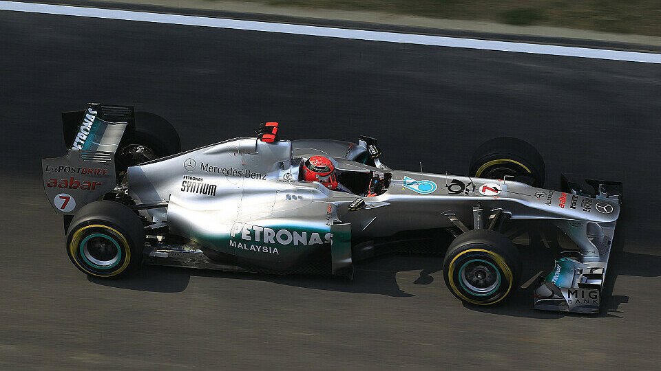 Michael Schumacher hofft, in Abu Dhabi wieder in die Punkte zu fahren, Foto: Mercedes-Benz