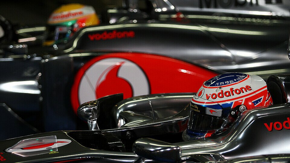 McLaren-Power: Lewis Hamilton und Jenson Button wollen Sebastian Vettel den dritten Abu-Dhabi-Sieg in Serie streitig machen, Foto: Mercedes GP