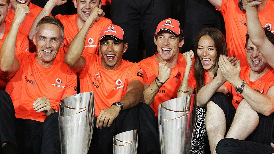 McLaren feiert Siege traditionell in orangefarbenen Outfits: Welcher von Martin Whitmarshs Piloten hat diesmal die Nase vorne?, Foto: Sutton