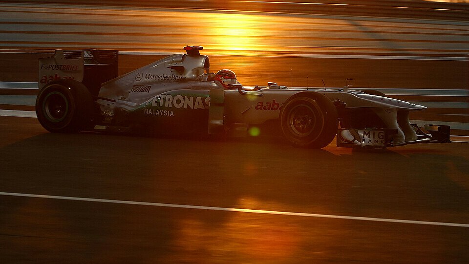 Der Große Preis von Abu Dhabi liefert neben tollem Motorsport auch spektakuläre Bilder, Foto: Mercedes-Benz