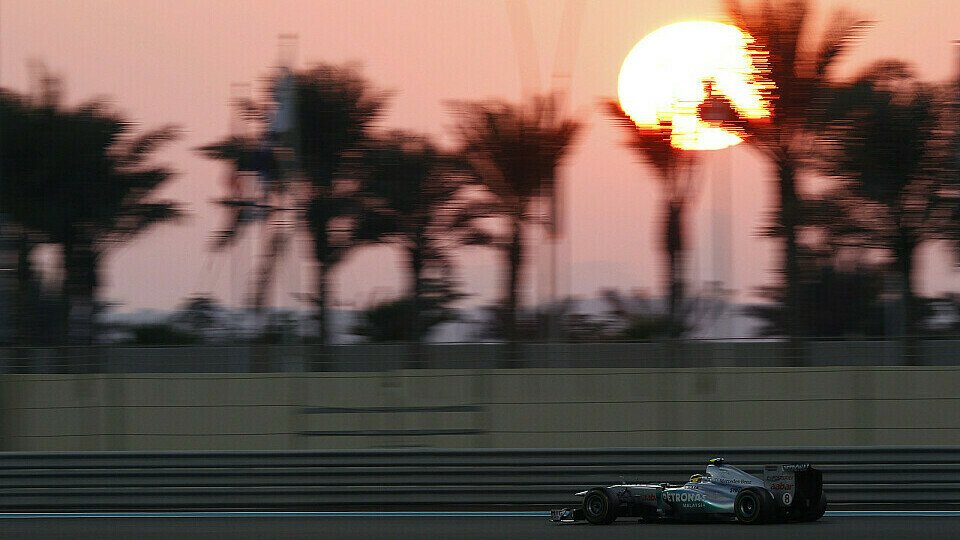 In Abu Dhabi geht die Sonne unter: Testen die jungen Wilden bald in England?, Foto: Mercedes-Benz