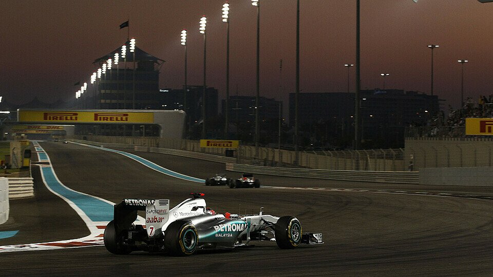 In der Dämmerung von Abu Dhabi will Mercedes glänzen, Foto: Mercedes-Benz