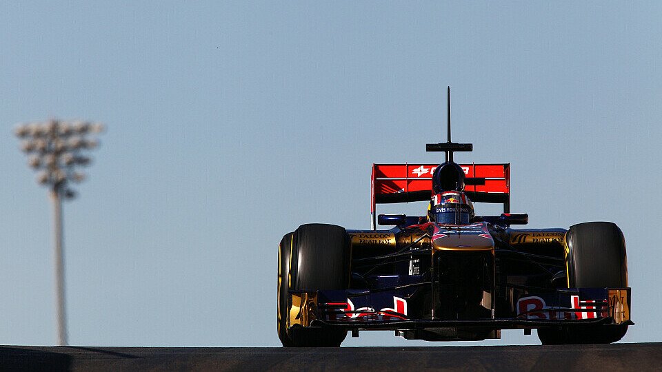 Stefano Coletti spulte am Dienstag beim Young Driver Test in Abu Dhabi jede Menge Runden für Toro Rosso ab und war von dem Fahrgefühl in einem Formel-1-Auto beeindruckt, Foto: Sutton
