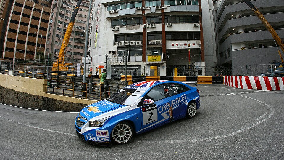 Dominanz zwischen den Häuserschluchten: Vizechamp Rob Huff war im Macau-Finale 2011 das Maß der Dinge, Foto: WTCC