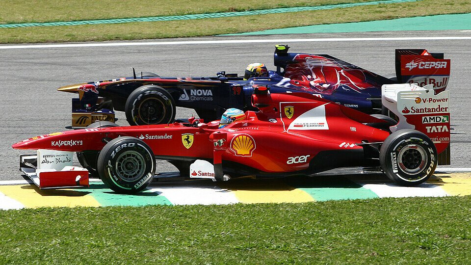 Fernando Alonso und Jaime Alguersuari begegnen sich nur auf der Strecke, Foto: Sutton