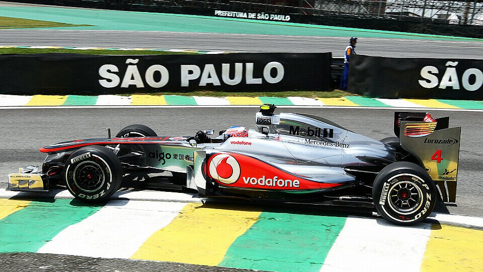 Jenson Button blieb vor Lewis Hamilton, Foto: Sutton