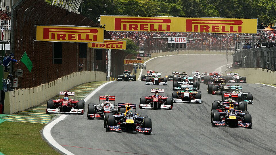 Mark Webber und Sebastian Vettel lagen auf den Plätzen eins und zwei, Foto: Sutton