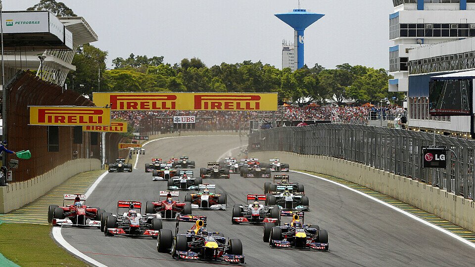 Startschuss zum großen Finale: In Sao Paulo zeigte die F1 zum Jahresabschluss noch einmal alles was sie 2011 so spannend gemacht hat, Foto: Pirelli